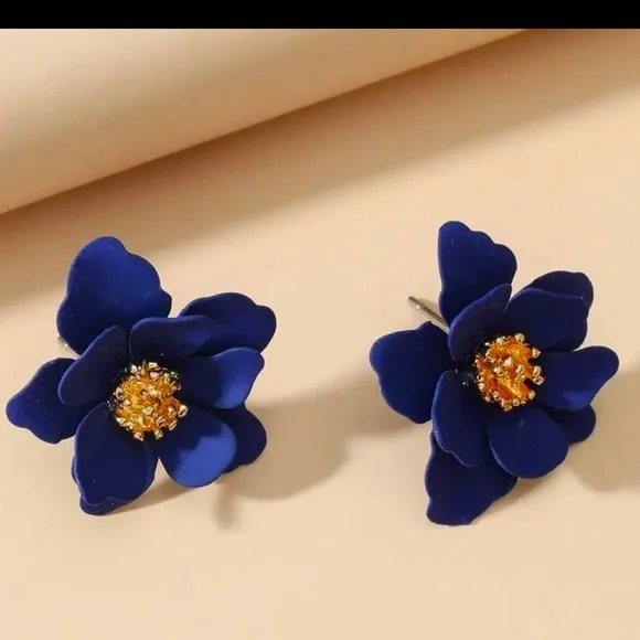 Blue 3D Elegant Flower Earrings - Picture 2 of 4
